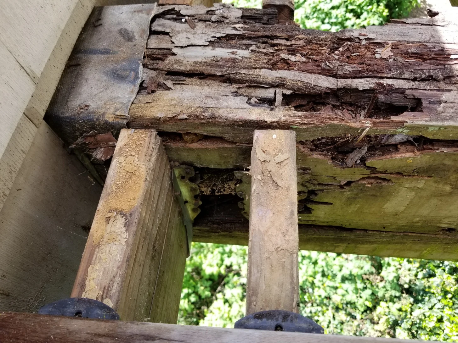 Traitement par injection de résine dans un mur